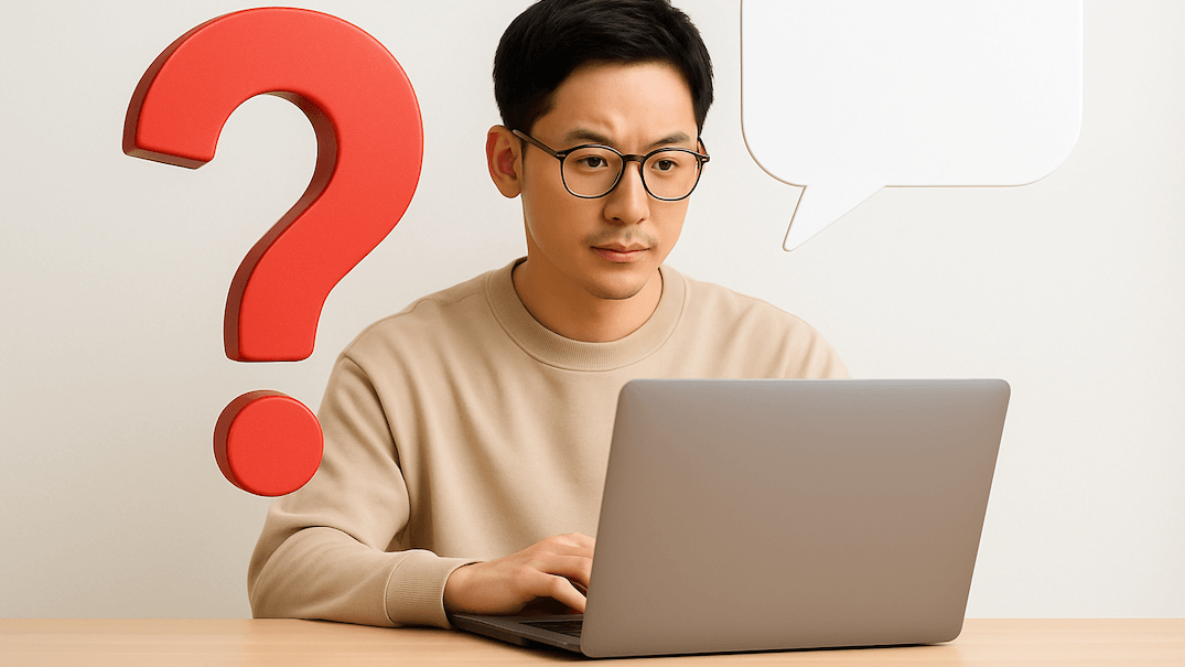 ノートパソコンと吹き出しアイコンでFAQを示すシンプルなイメージ