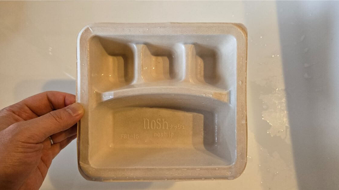 水洗い後のnosh容器、汚れが落ちている様子